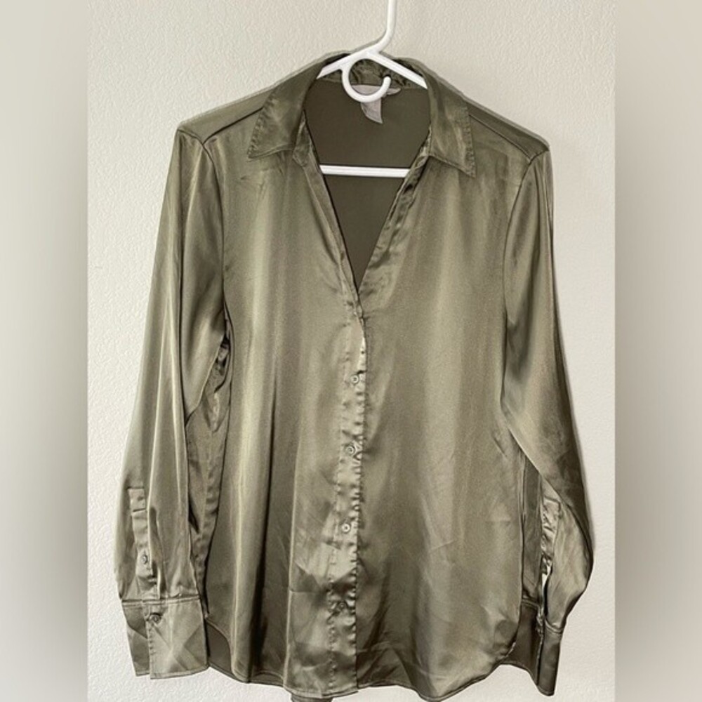 H&M Silky V-Neck Button Down Blouse - Picture 5 of 6